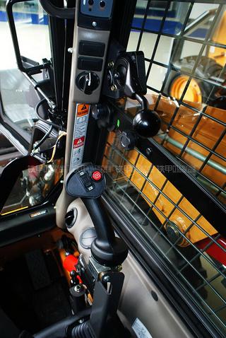 凯斯SR175滑移装载机局部