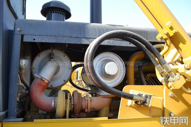 山推SD13标准型推土机局部