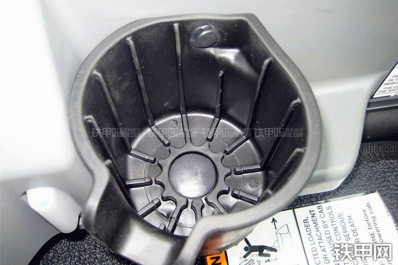 山猫S750滑移装载机局部