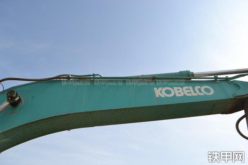 神钢SK250LC挖掘机局部