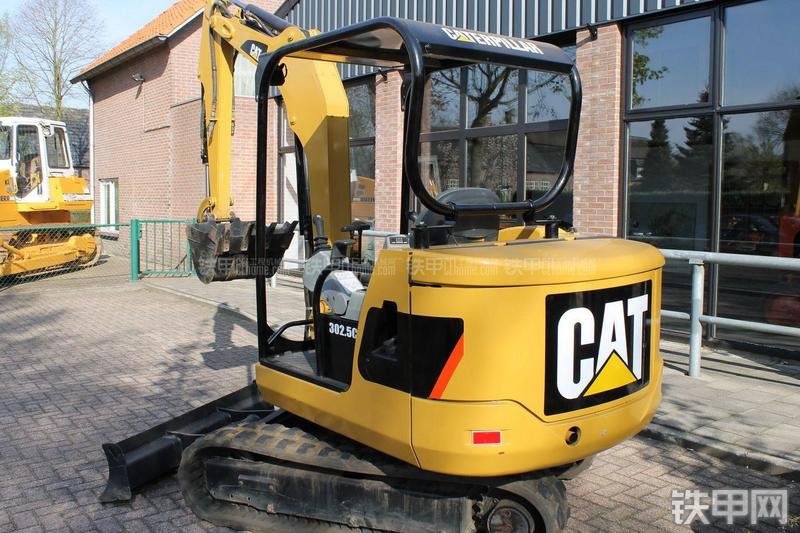 卡特彼勒302.5C挖掘机整机外观