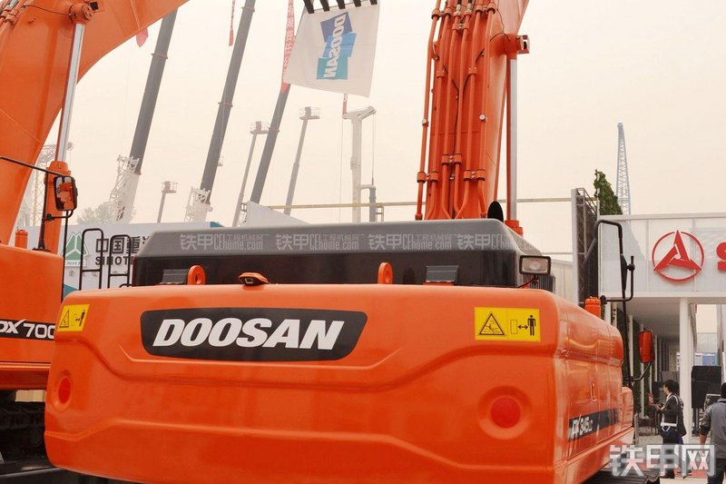 迪万伦DX345LC挖掘机整机外观