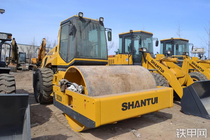 山推SR22M压路机整机外观