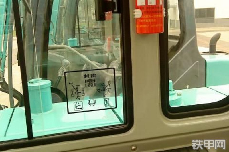 神钢SK60-C挖掘机局部