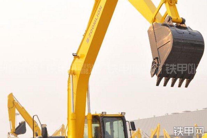 中联重科ZE210E挖掘机整机外观