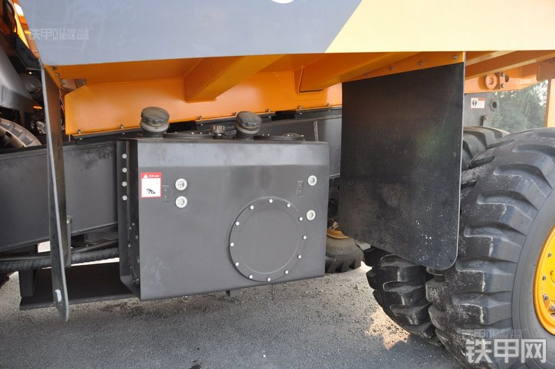 三一重工SRT33非公路自卸车局部