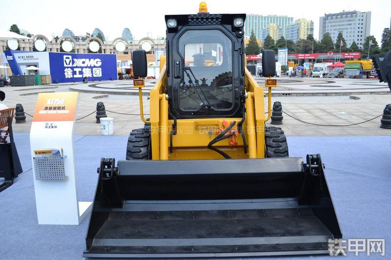 徐工XT750选配滑移装载机整机外观
