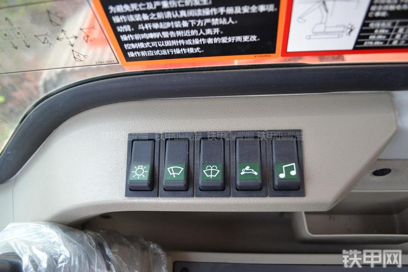 迪万伦DH215-9挖掘机局部