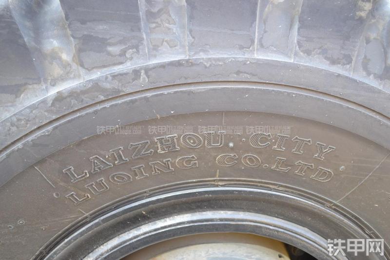 山推SR22M压路机局部