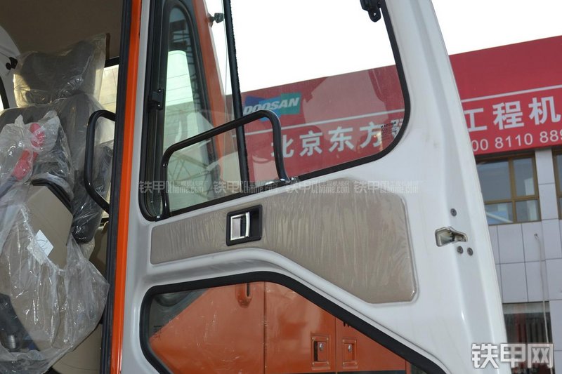 迪万伦DH215-9挖掘机局部