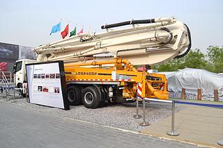 雷萨重机BJ5430 THB泵车整机外观
