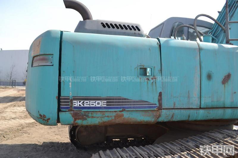 神钢SK250LC挖掘机局部