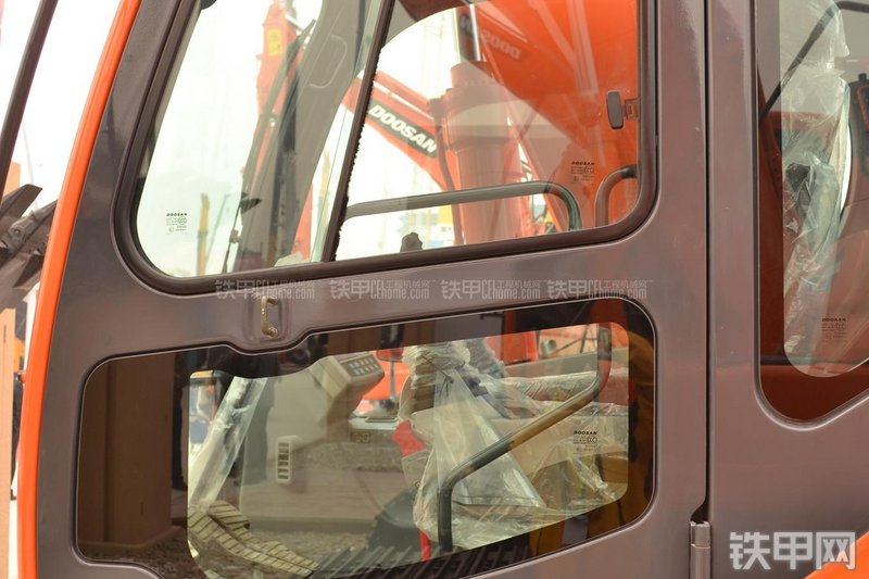 迪万伦DX150LC挖掘机局部