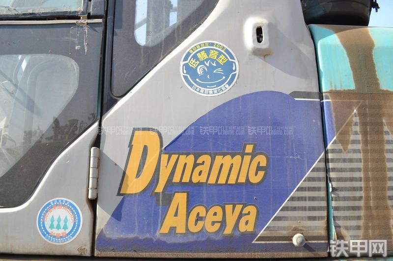 神钢SK250LC挖掘机局部