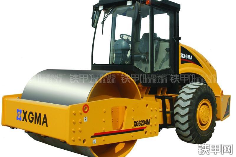 厦工XG6204M压路机整机外观