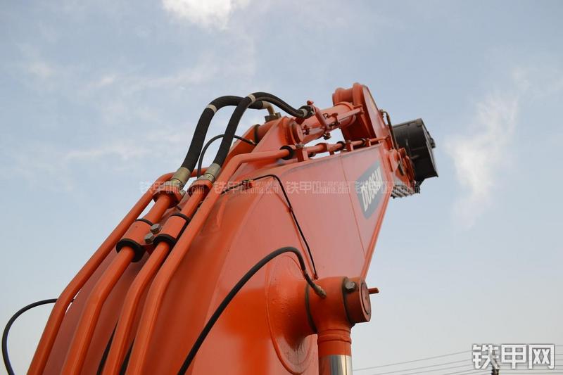 迪万伦DH215-9挖掘机局部