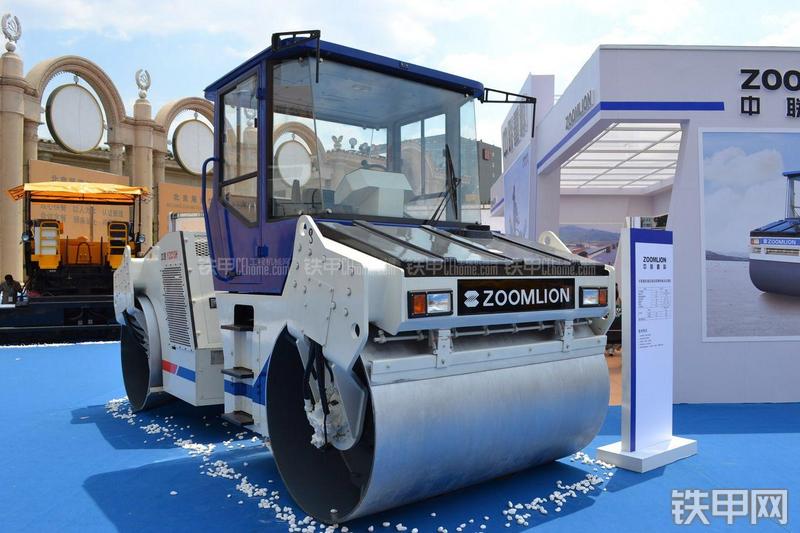 中联重科YZC13H压路机整机外观