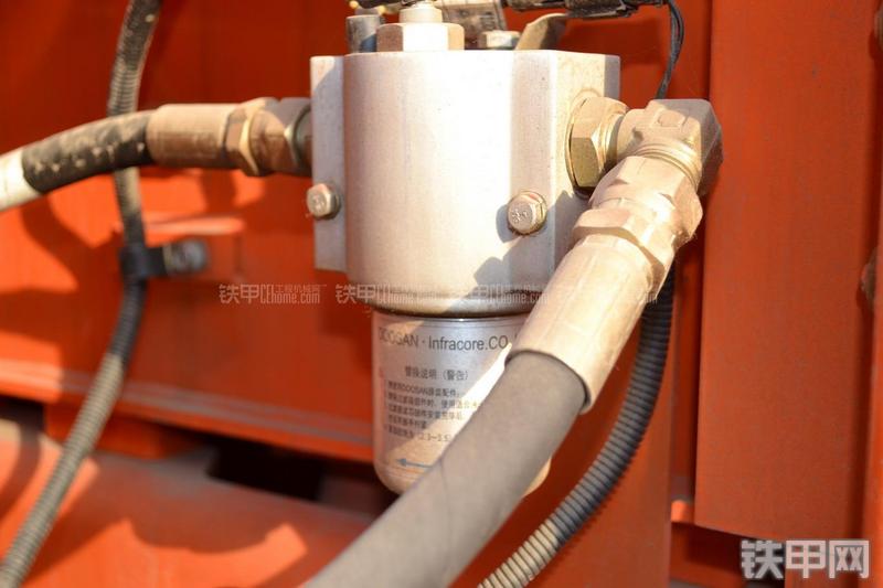 迪万伦DH215-9挖掘机局部