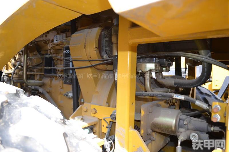 山推SR20M压路机局部