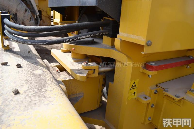 山推SR20M压路机局部