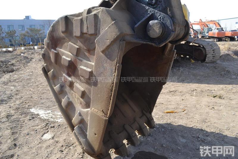 神钢SK250LC挖掘机局部