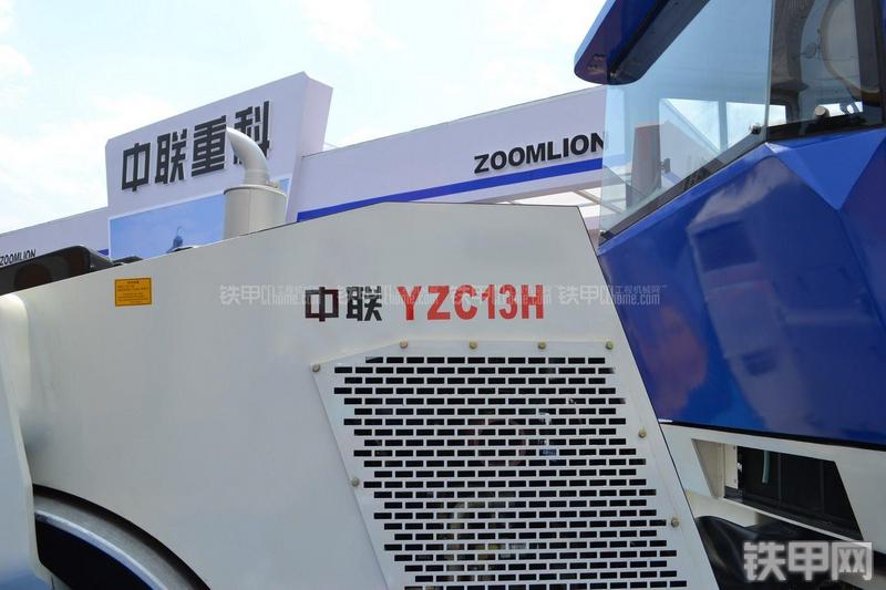 中联重科YZC13H压路机局部