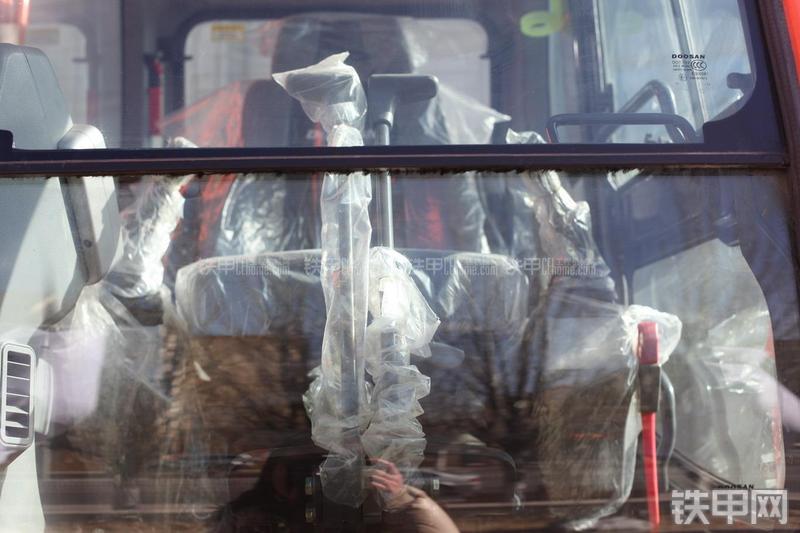 迪万伦DX345LC挖掘机局部