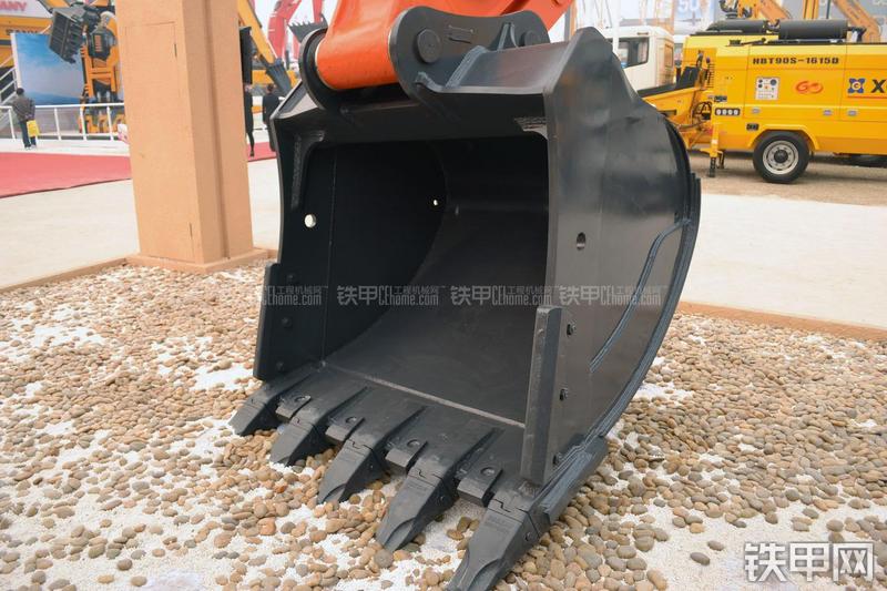 迪万伦DX380LC挖掘机局部