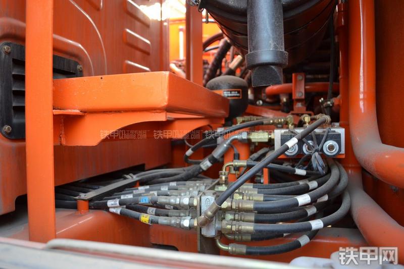 迪万伦DH215-9挖掘机局部