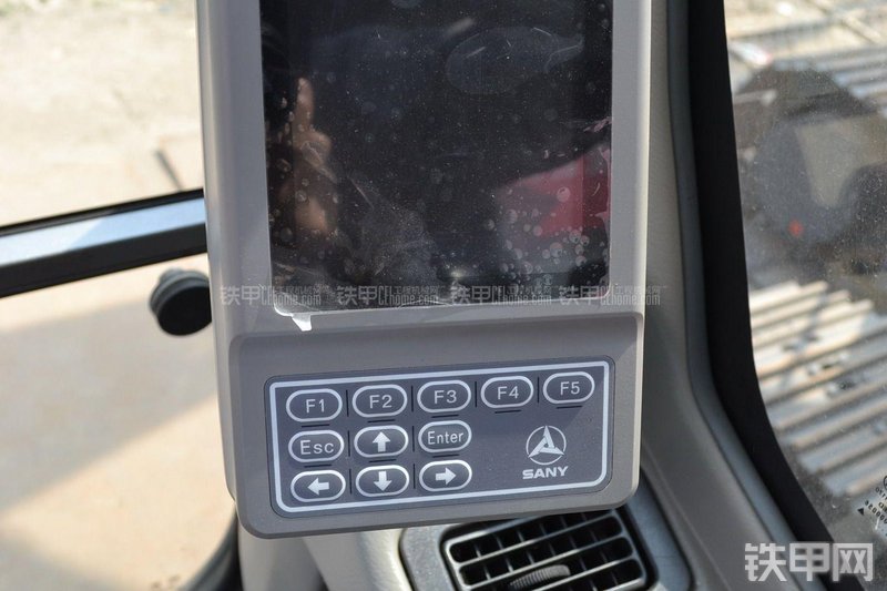 三一重工SY135C-8挖掘机局部