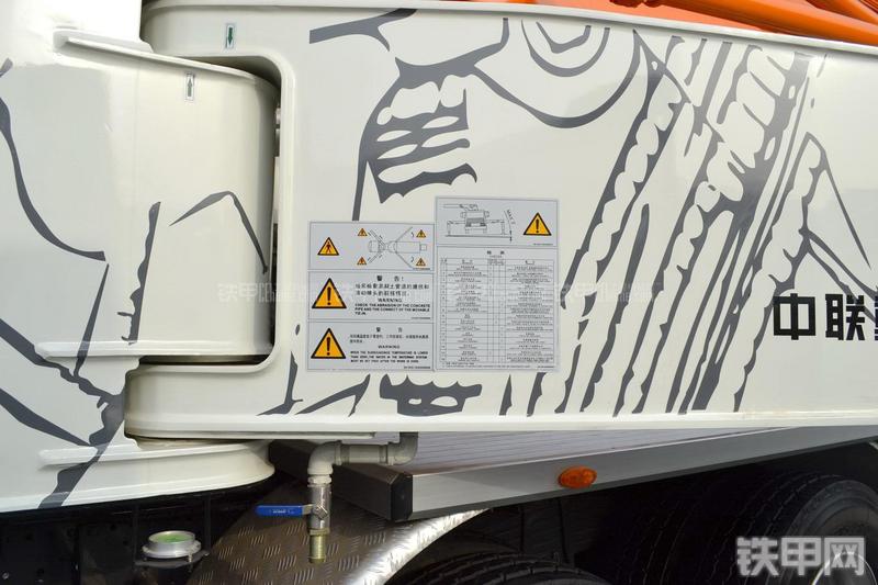 中联重科ZLJ5339THB 49X-6RZ泵车局部