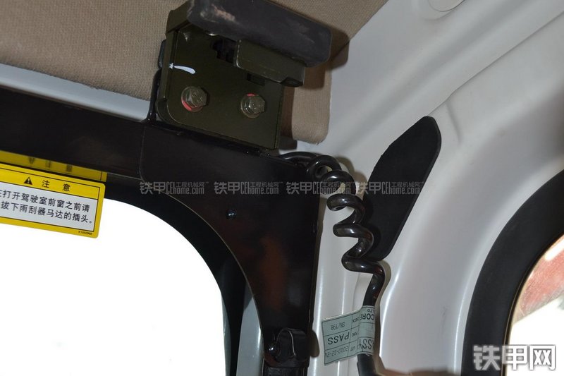 迪万伦DH215-9挖掘机局部