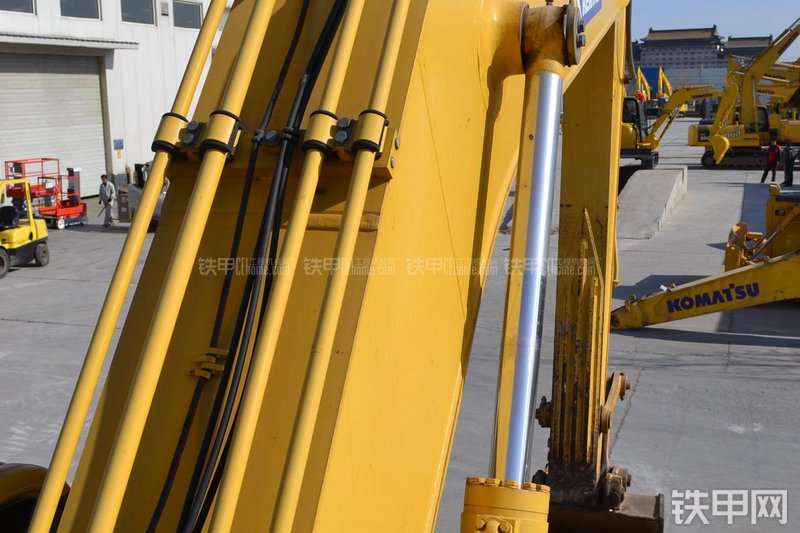 小松PC200-8N1挖掘机局部