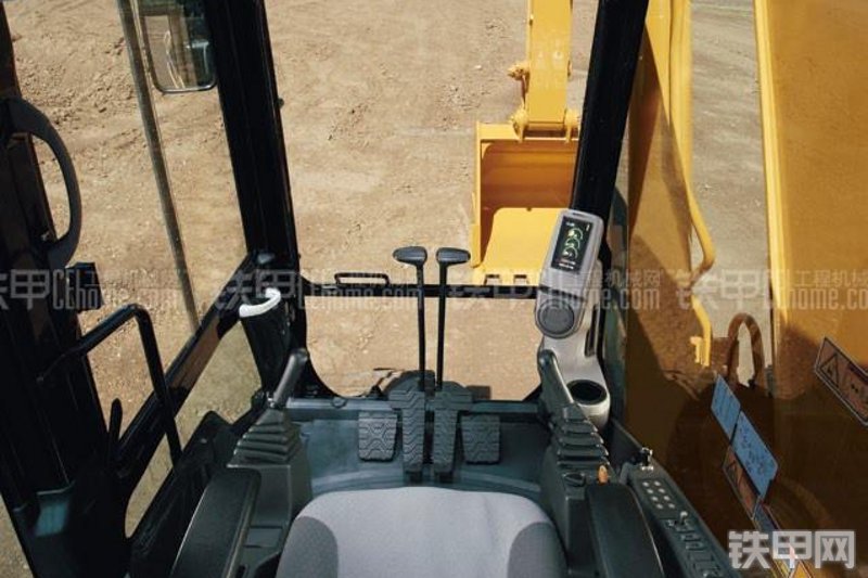 卡特彼勒318DL-2.6米重型斗杆挖掘机局部