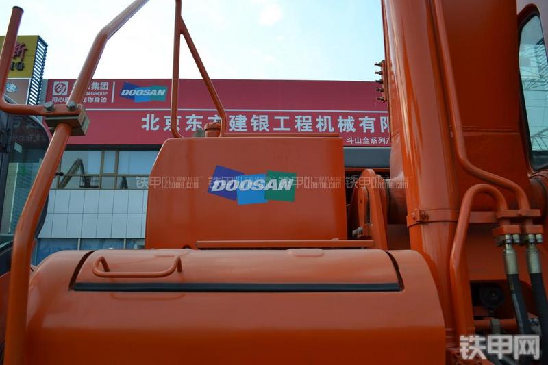 迪万伦DH215-9挖掘机局部