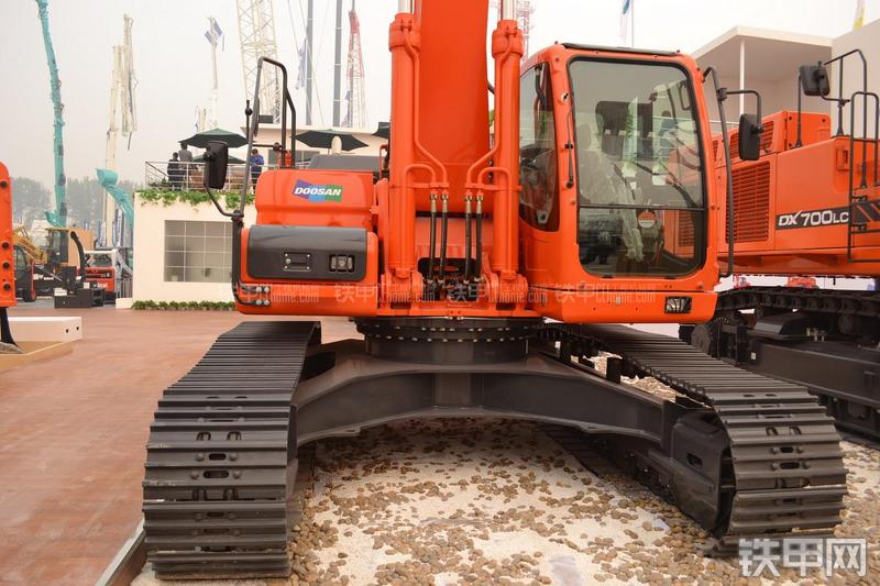 迪万伦DX345LC挖掘机局部