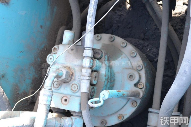 神钢SK250LC挖掘机局部