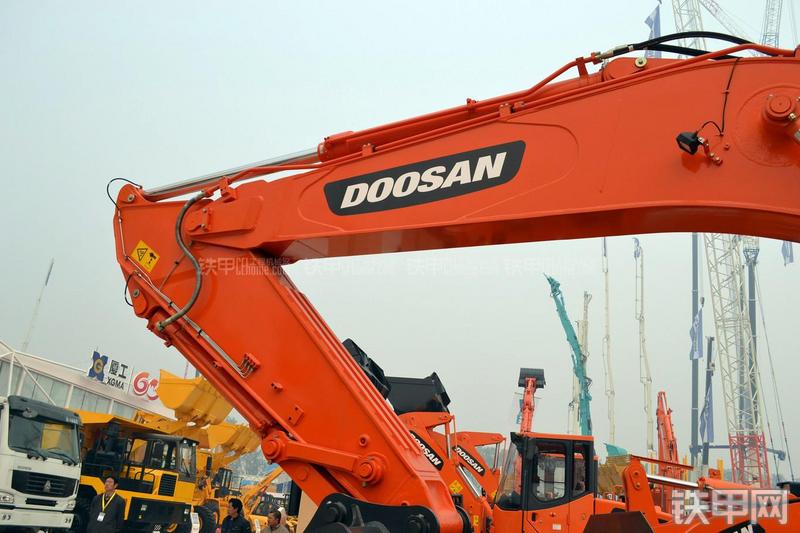 迪万伦DX380LC挖掘机局部