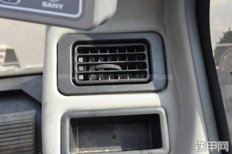 三一重工SY135C-8挖掘机局部