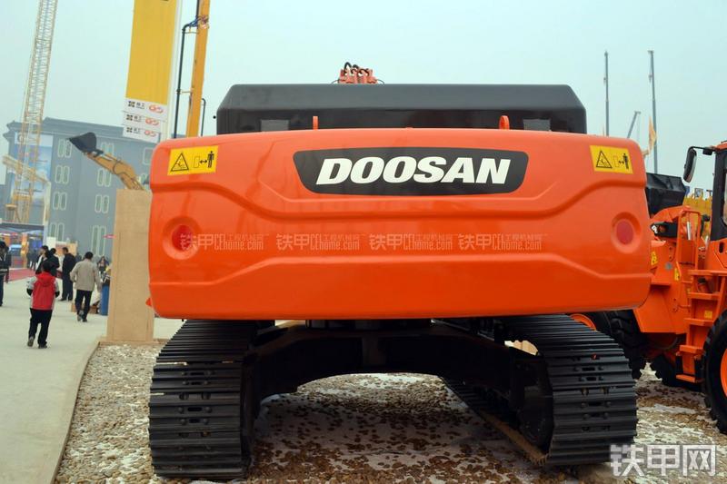 迪万伦DX380LC挖掘机整机外观