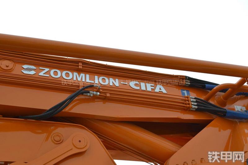 中联重科ZLJ5339THB 49X-6RZ泵车局部