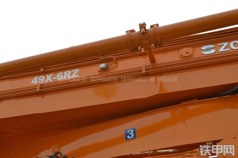 中联重科ZLJ5339THB 49X-6RZ泵车局部