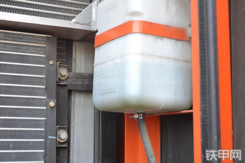 迪万伦DH215-9挖掘机局部