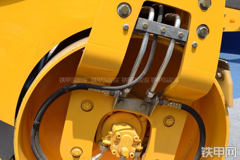 沃尔沃DD24压路机局部