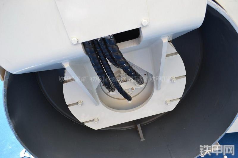 中联重科YZC13H压路机局部