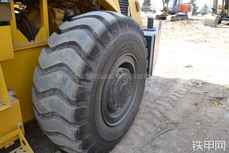 山推SR22M压路机局部