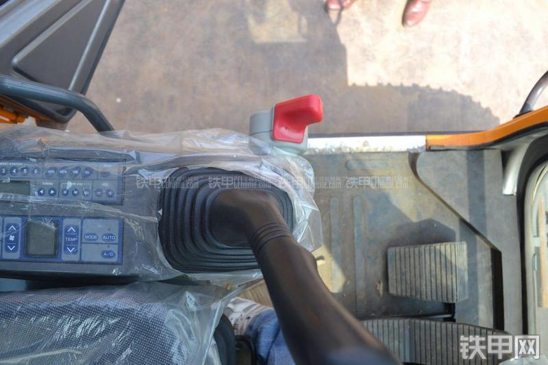 三一重工SY135C-8挖掘机局部