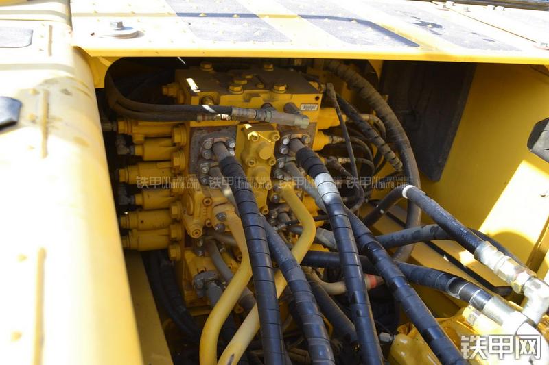 小松PC200-8N1挖掘机局部