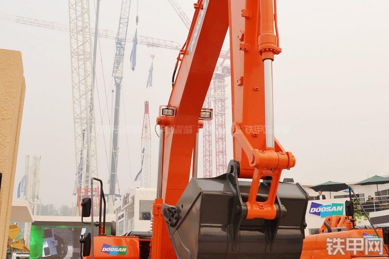 迪万伦DX150LC挖掘机整机外观