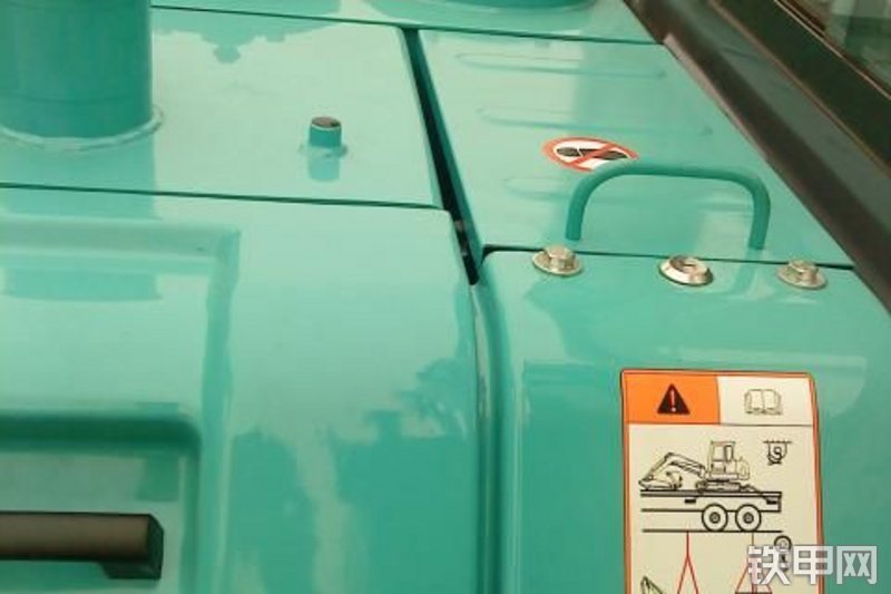 神钢SK60-C挖掘机局部